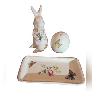 Easter Salt & Pepper Shakers Hand painted Floral Rabbit Set with Tray.